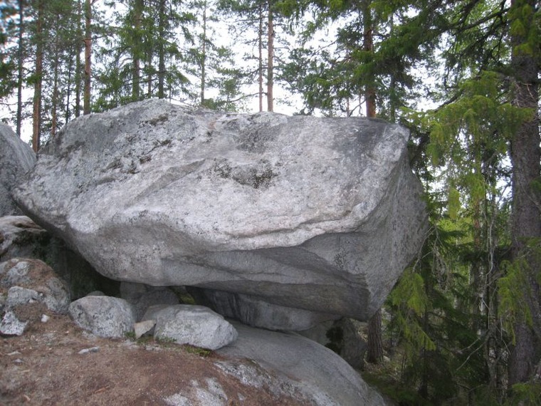 Rämeikkösuon kivet