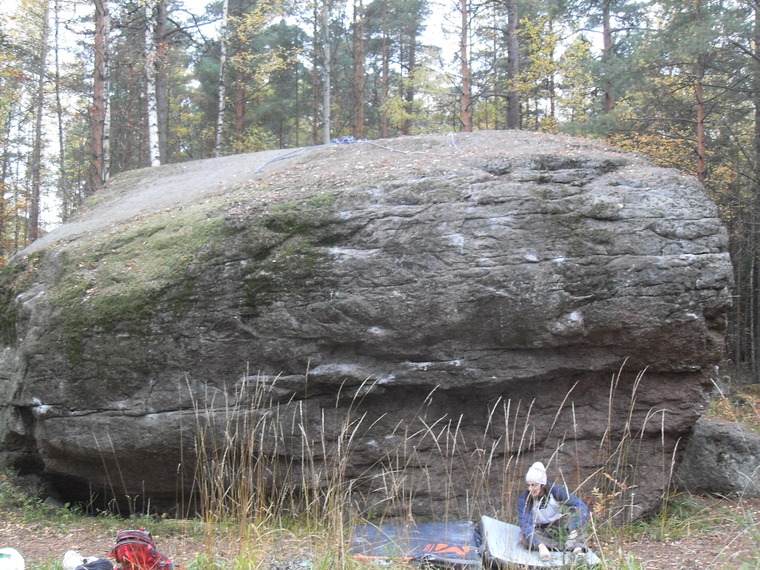 Большой камень