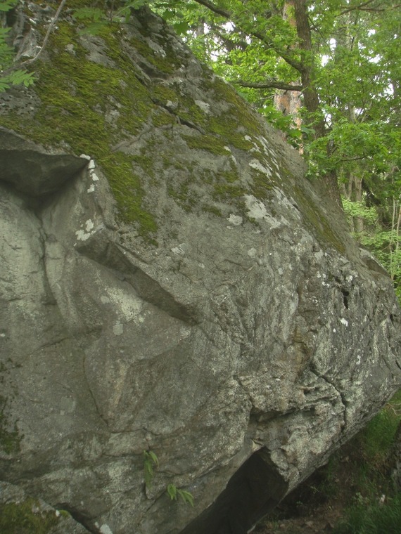 Ensamma medelhavsstenen