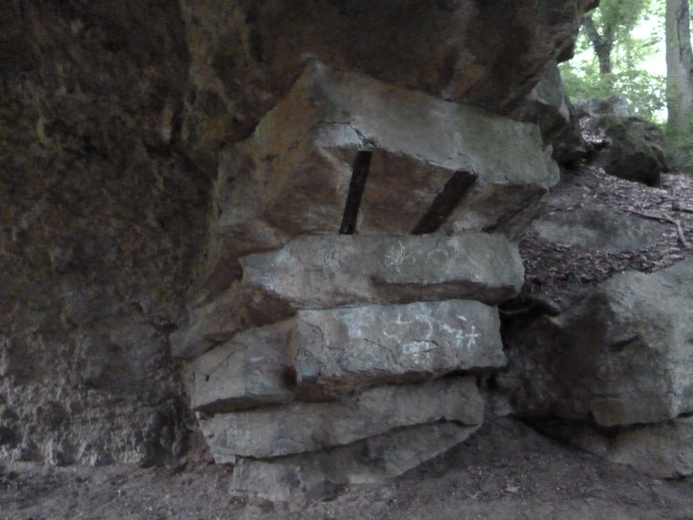 Blocs à l'extérieur du pont