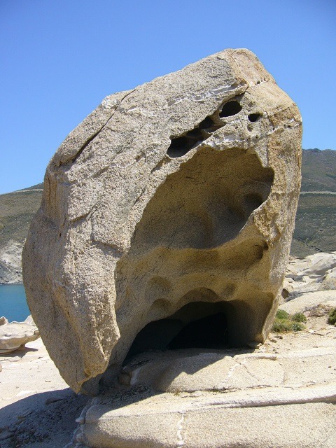 Hollow_rock
