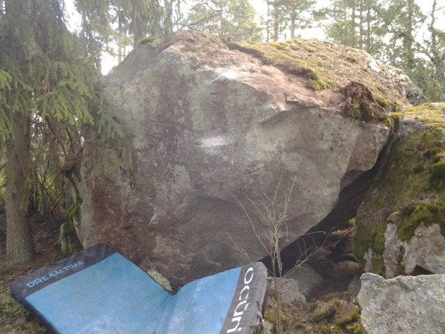 Pikkukivet välissä