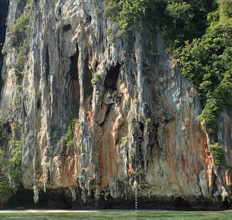 Hollow Wall and Red Wall