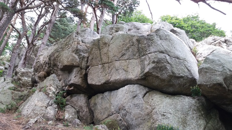 Blind and Tricky Boulder