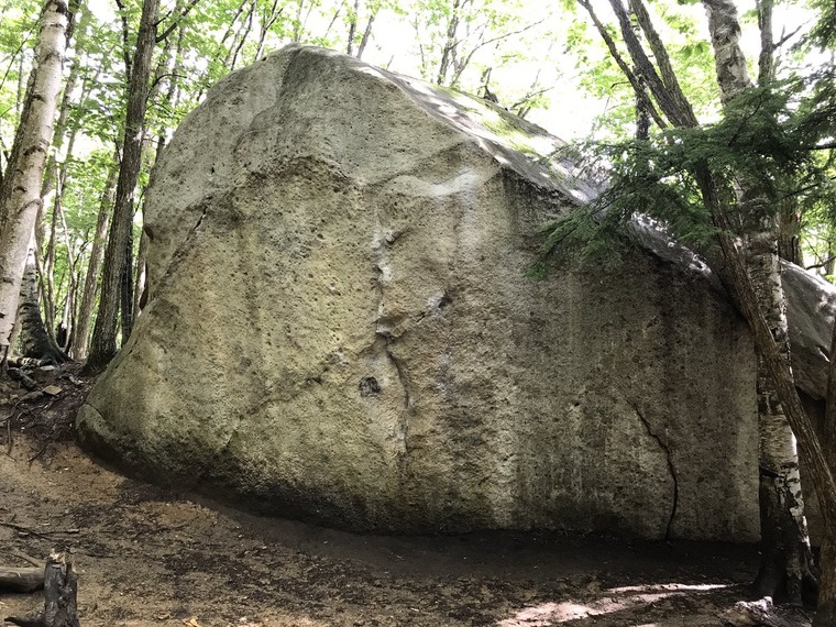 クジラ岩 (Kujira Iwa)