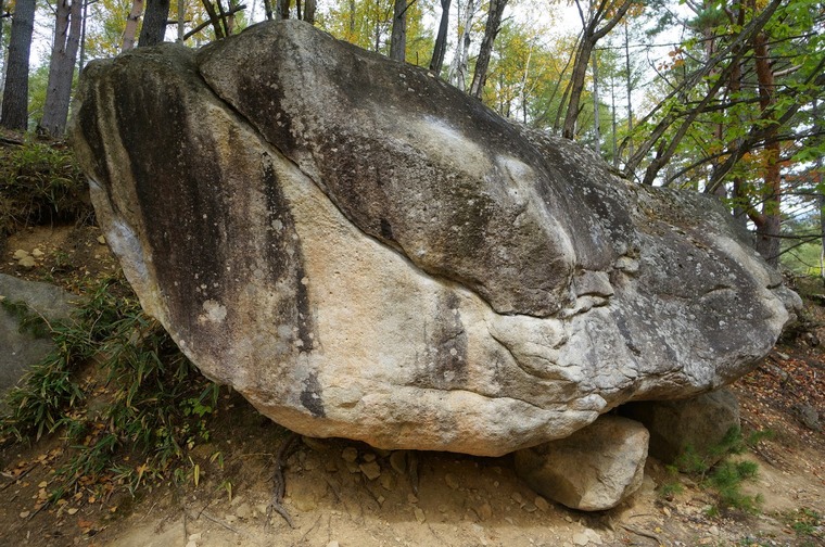 玄関岩 (Genkan Iwa)