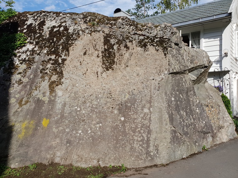 In front of the white house with the angry man SVA