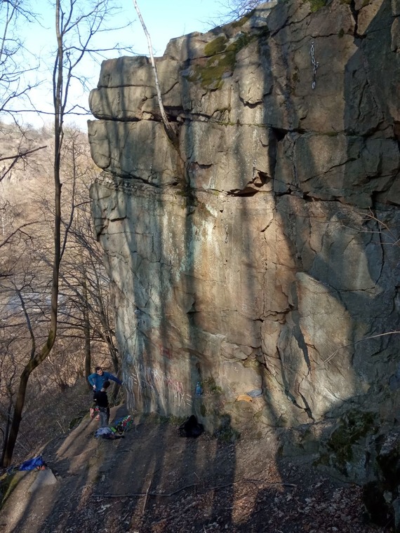 Головна стіна