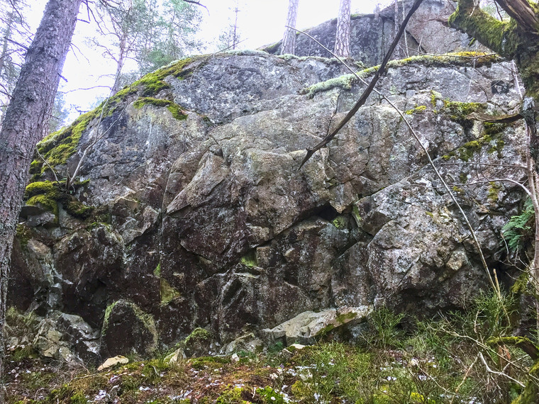 Boulder #1 (Vänstra långa väggen)