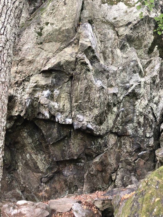 Akropolis: branta väggen