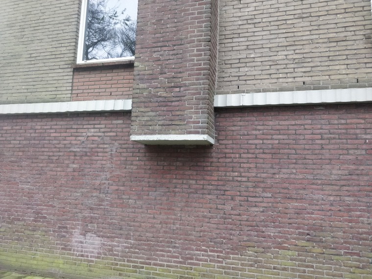 Traverse langs schoorsteen