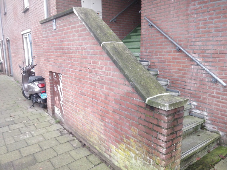 Traverse langs schoorsteen