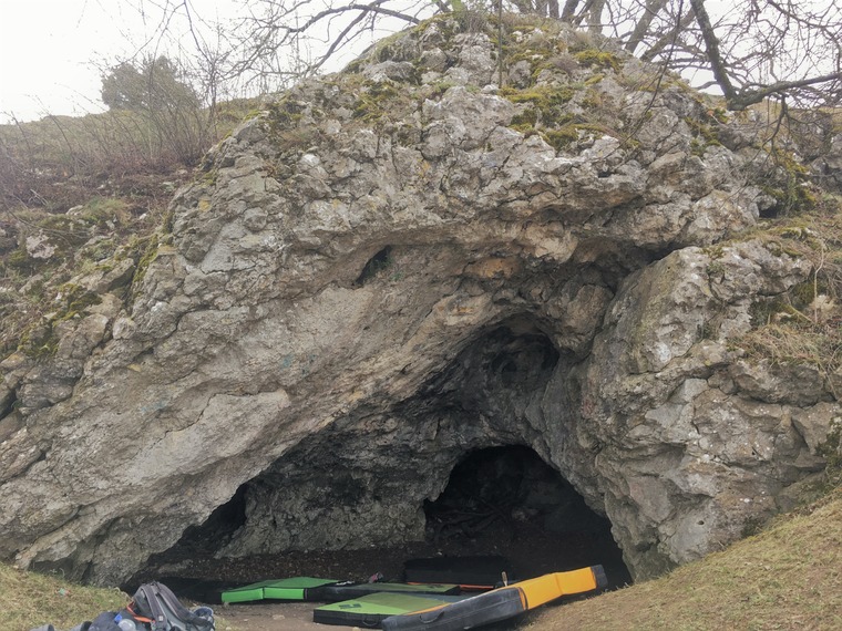 Höllhöhle