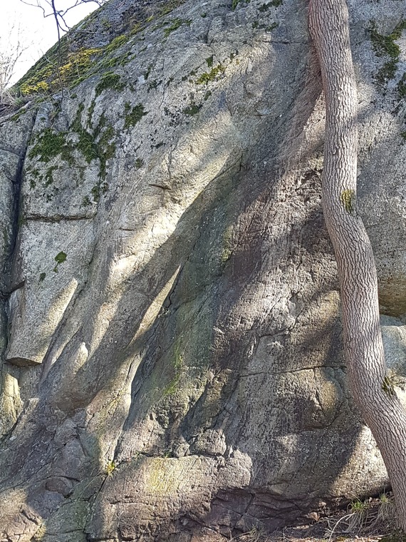 Väggen vid gångvägen