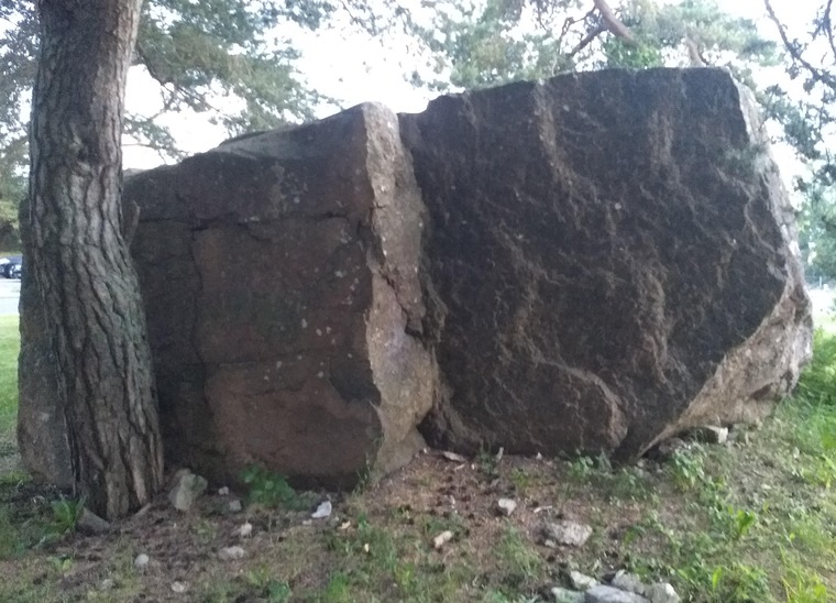 Kadaka puiestee Suurkivi