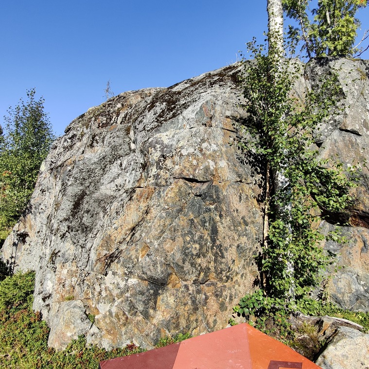 South face välikivi