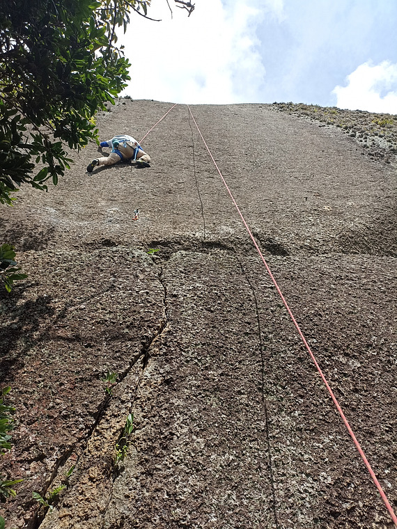 Pedra do vôo abaixo do cume