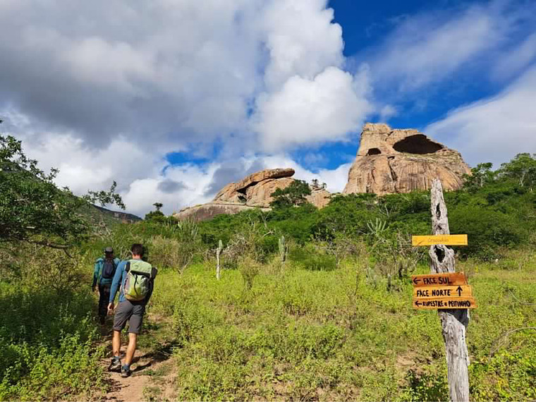 Morro do  Crocodilo from  4 to 6