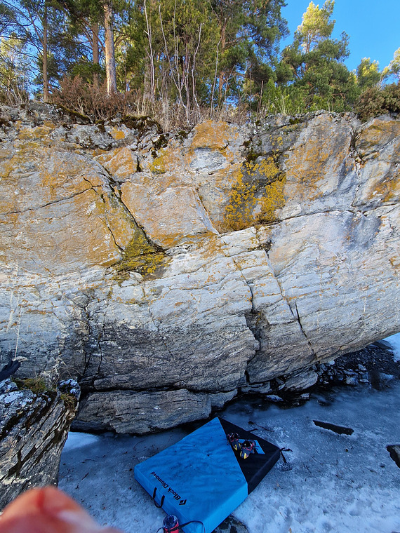 Birkaklippan - Går Att Klättra Medan Isarna Ligger