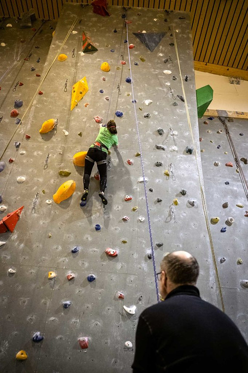 Vear Hallen - Innevegg