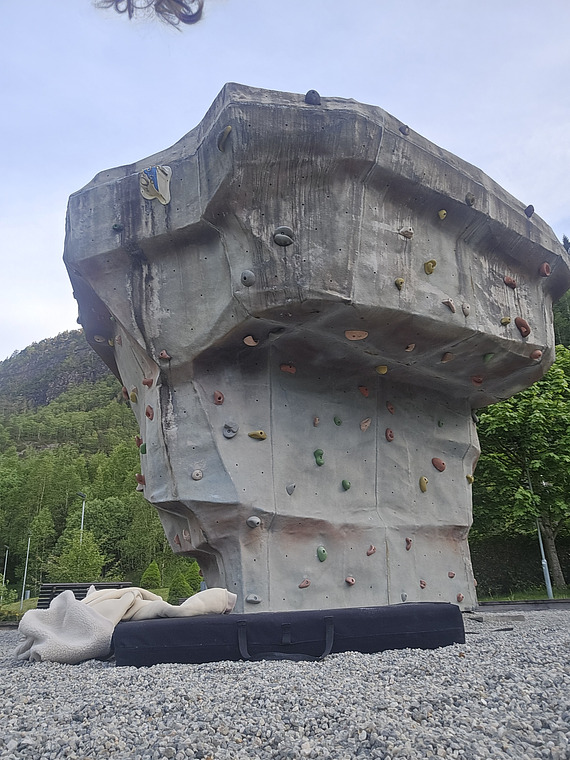 Climbing wall
